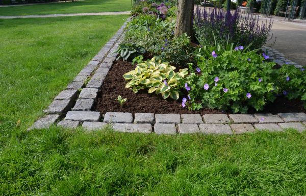 Flower Bed Mulching in Cherry Hill